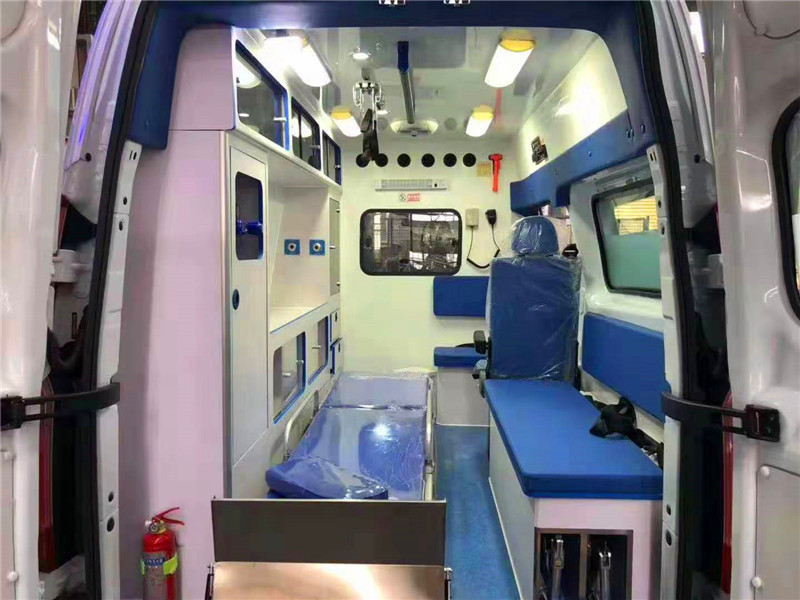 福特新全順V362長軸中頂監(jiān)護(hù)型救護(hù)車（汽油）