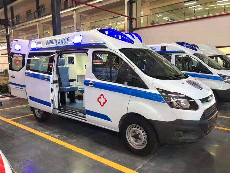 福特新全順V362長軸中頂監(jiān)護(hù)型救護(hù)車（汽油）