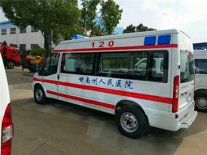 福特新世代V348長(zhǎng)軸中頂運(yùn)輸型救護(hù)車