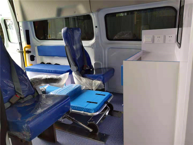 福特新全順V362長(zhǎng)軸中頂運(yùn)輸型救護(hù)車（柴油）