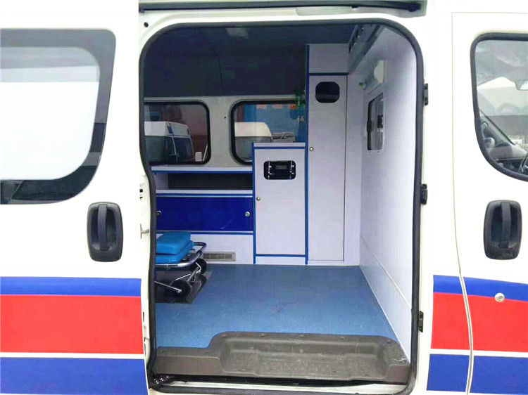 東風(fēng)御風(fēng)長軸高頂監(jiān)護(hù)型救護(hù)車
