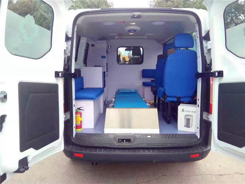 福特新全順V362低頂救護(hù)車(chē)（柴油）
