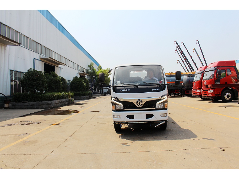 東風(fēng)小多利卡抑塵灑水車(chē)國(guó)六5立方/30-40米霧炮