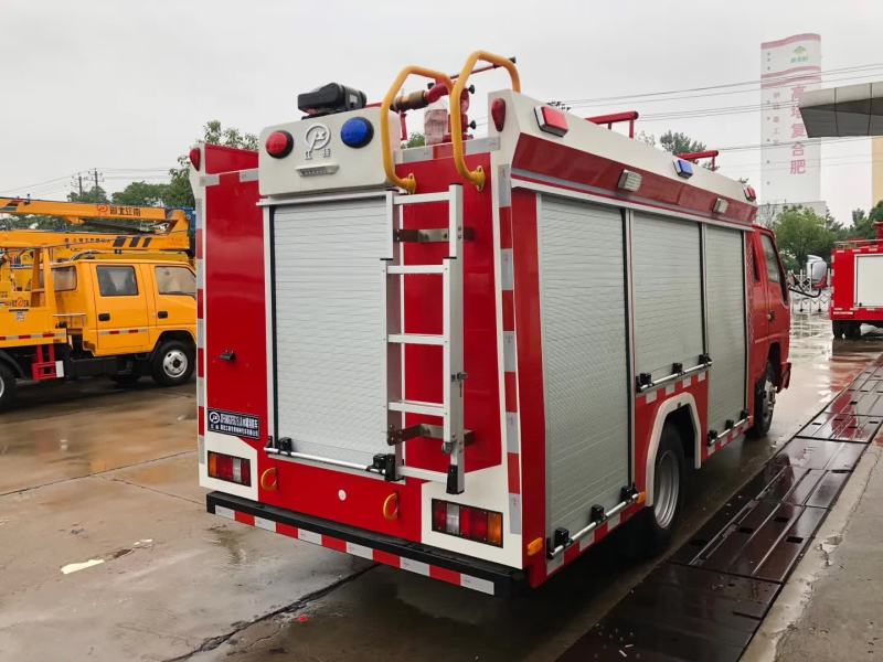 江鈴2噸水罐消防車(chē)