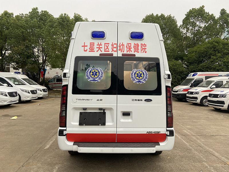 福特V348長軸中頂救護車